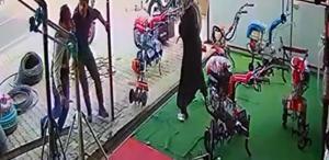 Olası kadın cinayetini canı pahasına araya giren esnaf engelledi