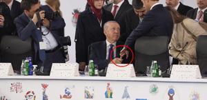 Görüntü bomba Erdoğan, Macron’un üstünlük kurma çabasına izin vermedi