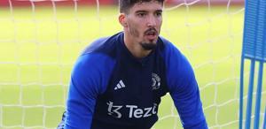 Premier Lig’de ödül verildi Altay Bayındır yılın golünü yemiş