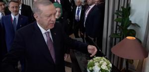 Zirveye damga vuran an Erdoğan, karşısında görünce dayanamadı: Gel bir sarılayım sana