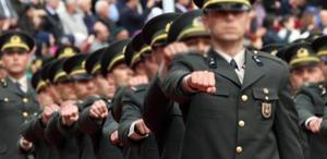 Cumhurbaşkanına TSK’da ihraç yetkisi veren düzenleme geri çekildi