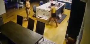 Tartışma sırasında kendisine bıçakla saldıran karısını tabanca ile öldürdü
