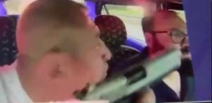 Aracına bindiği taksi şoförünü silahla tehdit edip gasbetti