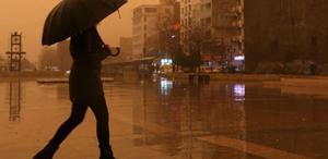 İstanbul için çamurlu sağanak yağış ve toz uyarısı