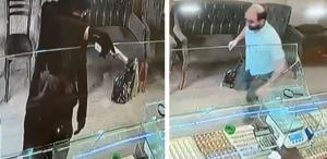 Kuyumcudaki silahlı soygun girişimini sandalye fırlatarak engelledi