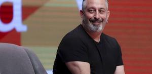 Cem Yılmaz, 2,5 milyonluk motosikletiyle tarzını konuşturdu