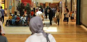 Şehrin en büyük AVM’sinde 18 aracın lastikleri bıçakla kesildi