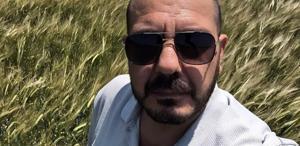 Selfi çekerken tişörtünde çok sayıda kene olduğunu fark etti