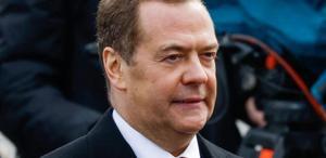 Eski Rusya Devlet Başkanı Medvedev: Birçok ülke İran’a nükleer başlık tedarik etmeye hazır