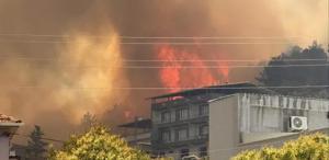 Bursa’da tehlikeli yangın 14 kişi kurtarıldı, 100’e yakın kişi tahliye edildi