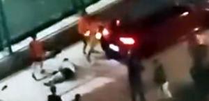 Halı sahada kavga: Önce bıçakladılar sonra ezmeye çalıştılar