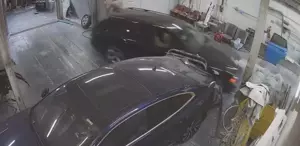 El frenini çekmeyi unuttuğu araç ve duvar arasında sıkışan adamın penisi parçalandı