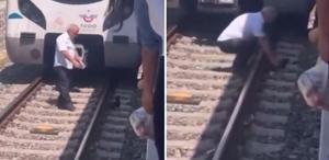 Raylara düşen kediyi kurtarmak için treni durdurdu, raylara indi