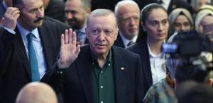 AK Parti’nin yeni şarkısı ilk kez çalındı: Dünya bizi bekler