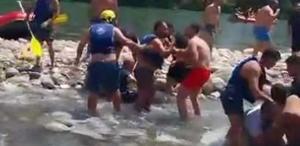 Rafting merkezinde ’can yeleği giyme’ kavgası: Tekme, yumruk ve kürekler havada uçuştu
