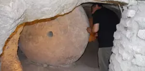 Dededen miras kalan konağın altından 2 bin yıllık yer altı şehri çıktı