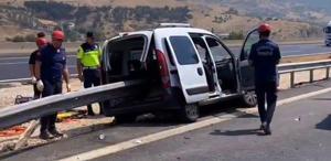 Bariyer motordan girdi, bagajdan çıktı: 2 kişi hayatını kaybetti