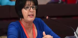“Küba’da dilenci yok“ diyen bakan istifa etti