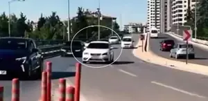 Trafikte ’kaynak’ yapanlar yandı Polis tek tek tespit edip, 4 milyon lira ceza kesti