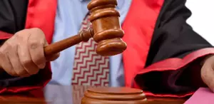 Yargıtay, eşine “çok yiyorsun“ diyen adam ile sürekli misafir çağıran kadını eşit kusurlu buldu