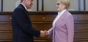 Meral Akşener’in sarı saçlı halini unutun Yine imaj değiştirdi