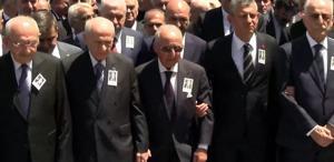 Altan Öymen’in cenaze törenine damga vuran görüntü