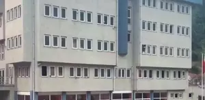 Devasa muhtarlık binasını gören vatandaş şaşıp kaldı
