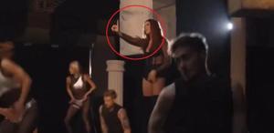 Klip çekiminde sinirlerine hakim olamayan Hadise dansçıları azarladı