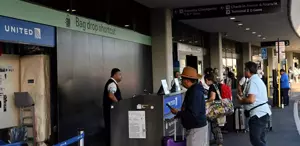 United Airlines’ta sistem arızası krizi Yüzlerce uçuş gecikti, yolcular uçaktan indirildi