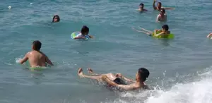 Türkiye’de ilk ve tek Dermatologların önerdiği plaj doldu taştı