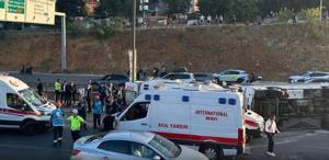 İstanbul servis midibüsü devrildi Çok sayıda yaralı var