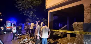 Diyarbakır’da bir evin balkonu çöktü, 2’si çocuk 5 kişi enkaz altında kaldı