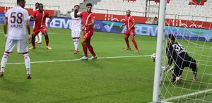 Bu sezon bir ilk Geçen yıl Süper Lig’de olan takıma Amedspor’dan gol yağmuru