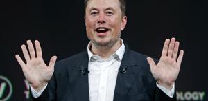 Elon Musk serveti 500 milyar dolara ulaşan ilk kişi oldu