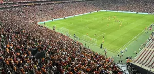 Galatasaray futbolcuları, Beşiktaş maçında sahaya köpeklerle çıkacak
