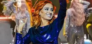 Sahnede kendinden geçen Yıldız Tilbe peruğunu çıkarıp halay çekti