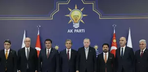 7 belediye başkanı AK Parti’ye katıldı Erdoğan rozetlerini bizzat taktı
