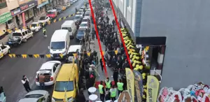 Bin liralık ürünün 100 TL’ye satılması izdihama neden oldu