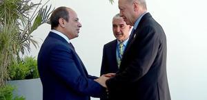 Cumhurbaşkanı Erdoğan, Gazze zirvesi için Mısır’da Sisi bizzat karşıladı