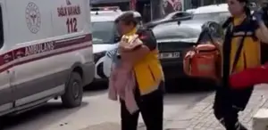 Gaziemir’de Cami Avlusunda Bırakılan Bebek Hastaneye Kaldırıldı