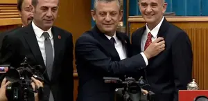 İYİ Parti’den ihraç edilen Sakarya Milletvekili Ümit Dikbayır, CHP’ye katıldı