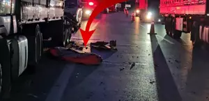 Genç şoför lastik değiştirirken tırın altında kalarak can verdi
