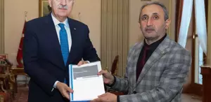 HÜDA PAR’lı Demir, DEDAŞ’a karşı toplanan imzaları Kurtulmuş’a teslim etti