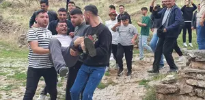 İlginç gelenek ’’İlgisiz akrabalar’’ tek tek tespit edilip su dolu yalağa atılıyor