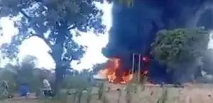 Yakıt tankeri devrildi, yağmalama sırasında patlama oldu: 35 ölü, 46 yaralı