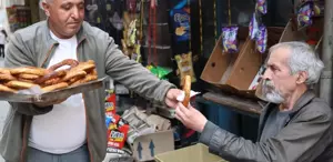 Simit tezgahından memur masasına