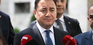 Babacan kendisinden helallik isteyen gence verdiği yanıtla büyük takdir topladı