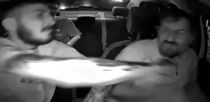 Taksi şoförüne defalarca vurup küfürler savurdu