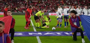 Milli maçta korku dolu anlar Hakem bir anda yere yığıldı