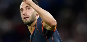 İtalya’da Hakan Çalhanoğlu’na tam sayfa övgü